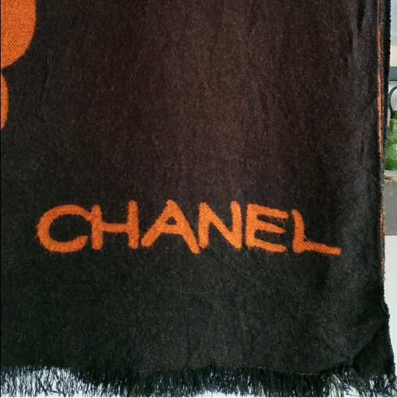 CHANEL Cashmere Shawl / Scarves - Picture 4 of 8